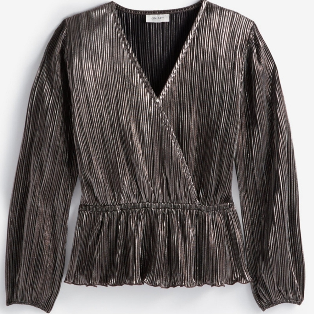 On 34th Women's L Metallic Plissé Surplice-Neck Peplum Top
